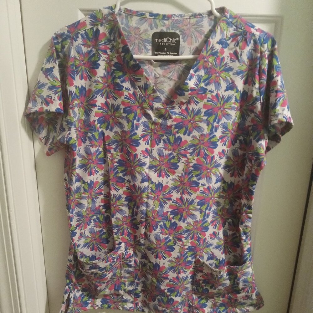 MediChic scrub top
